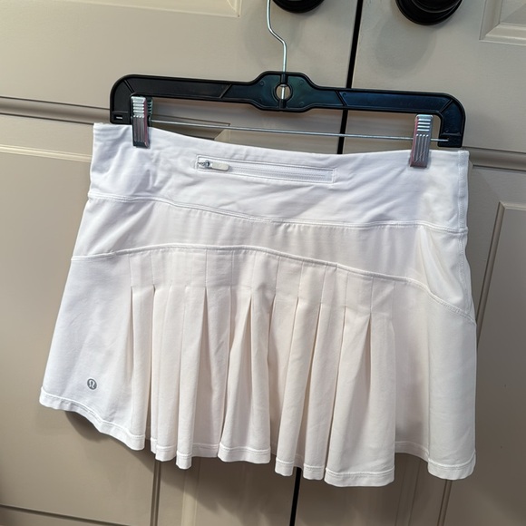 Women’s Lululemon white tennis skirt skort size 6 - Picture 2 of 4